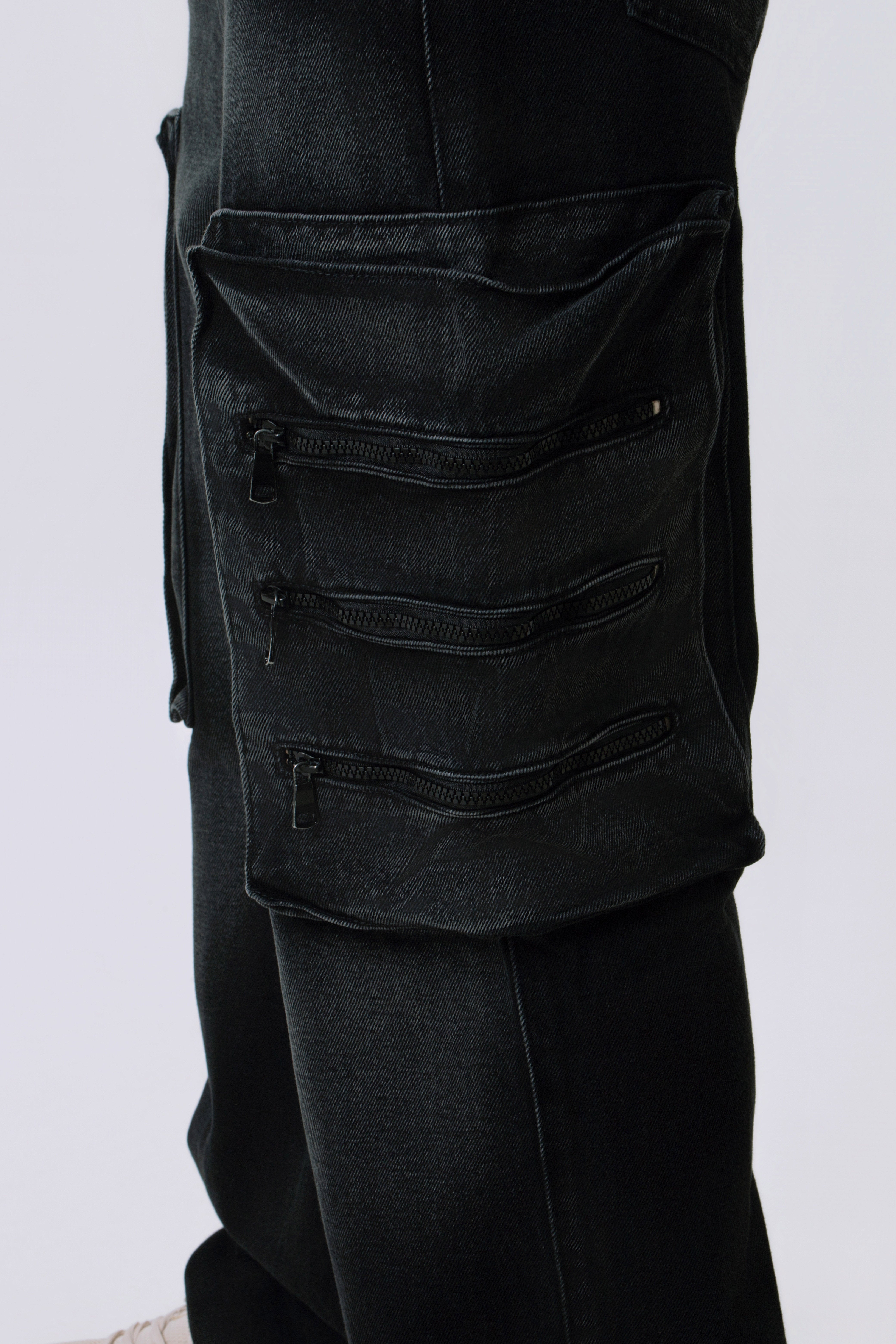 JEAN CARGO COLOR NEGRO