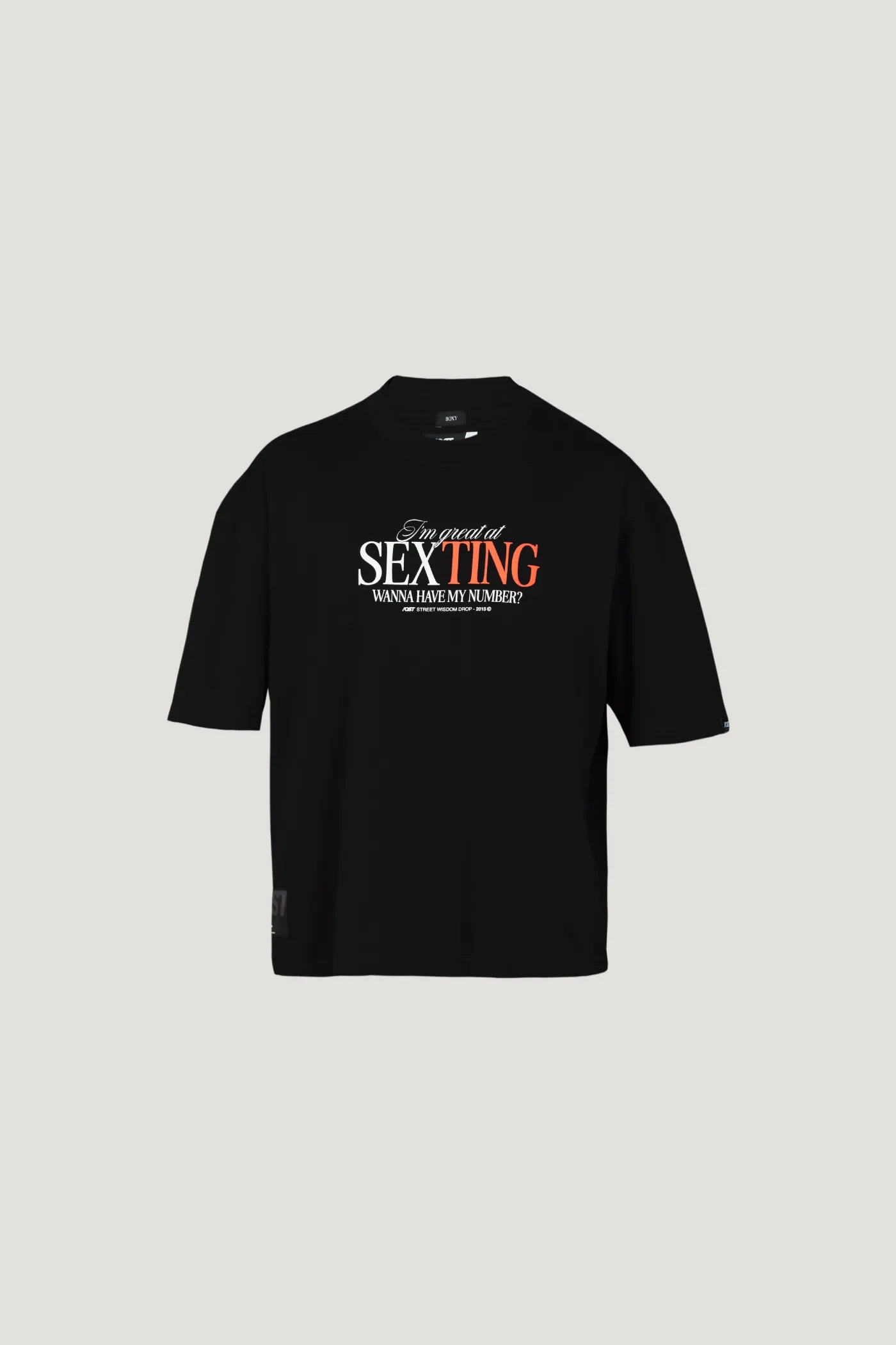 CAMISETA BOXY CON ESTAMPADO EN FRENTE Y ESPALDA QUOTES