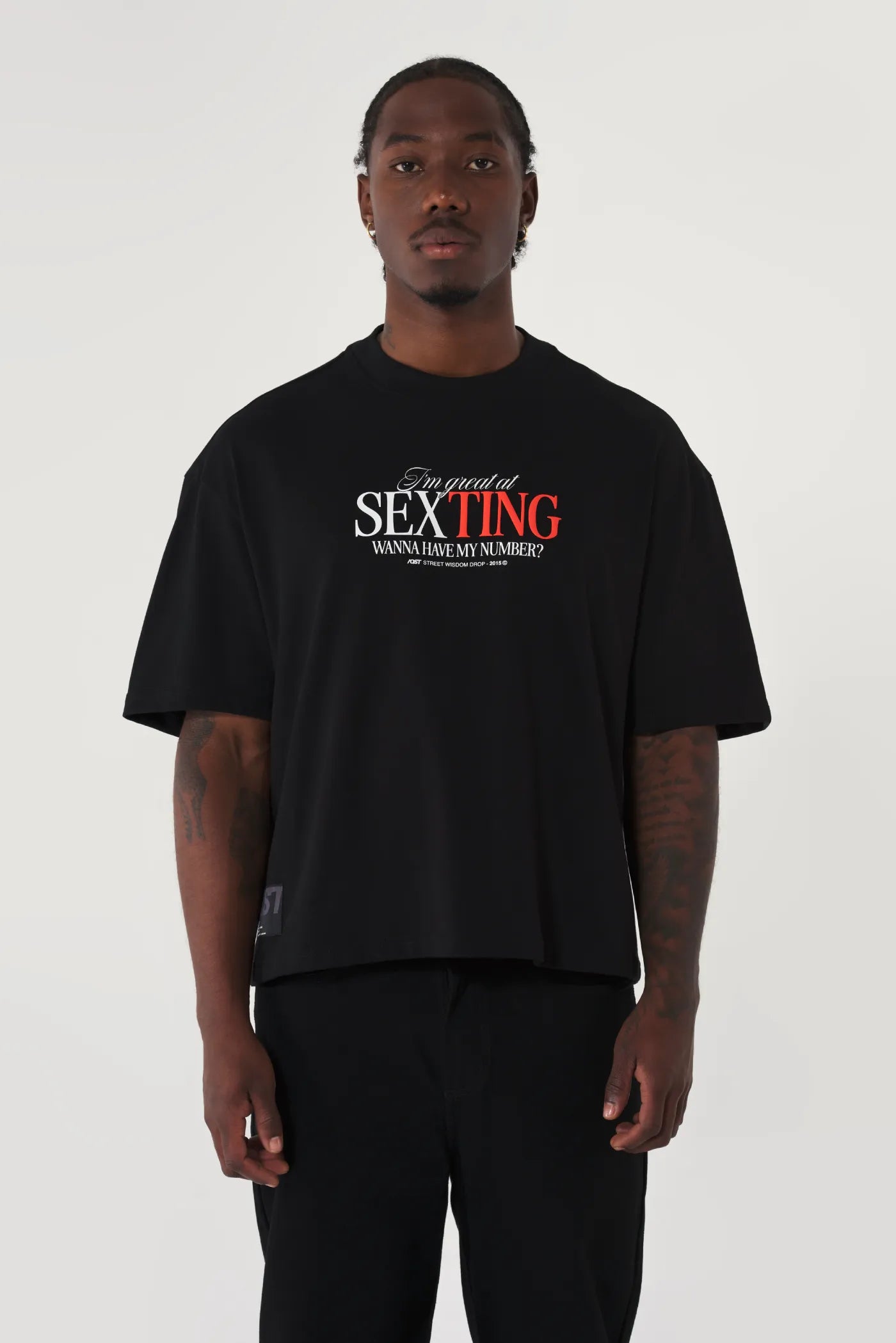 CAMISETA BOXY CON ESTAMPADO EN FRENTE Y ESPALDA QUOTES