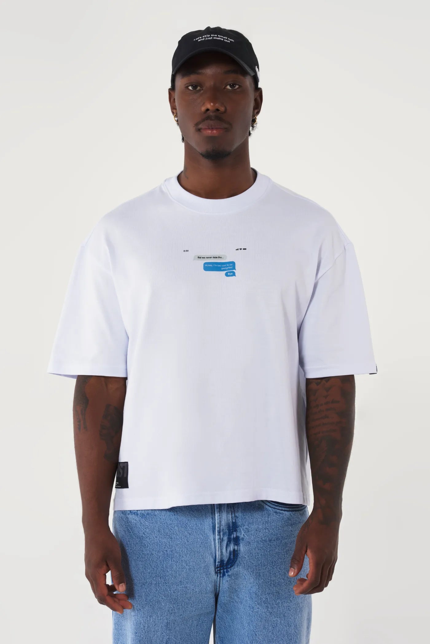 CAMISETA BOXY CON ESTAMPADO EN FRENTE Y ESPALDA QUOTES