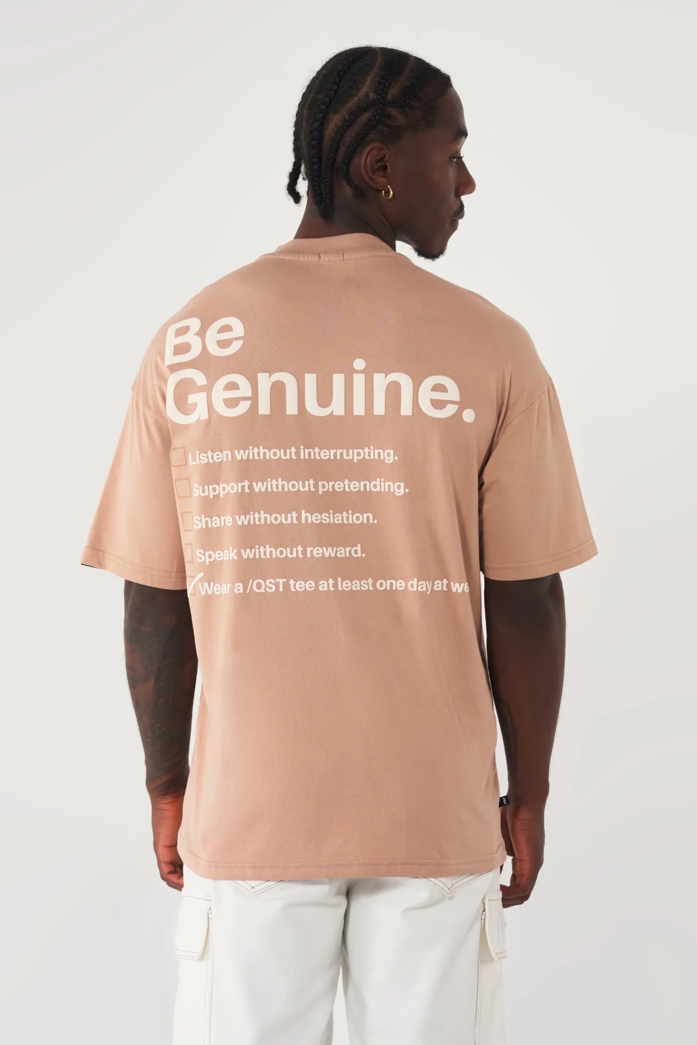 CAMISETA OVERSIZE WARM TAUPE ESTAMPADO BE GENUINE