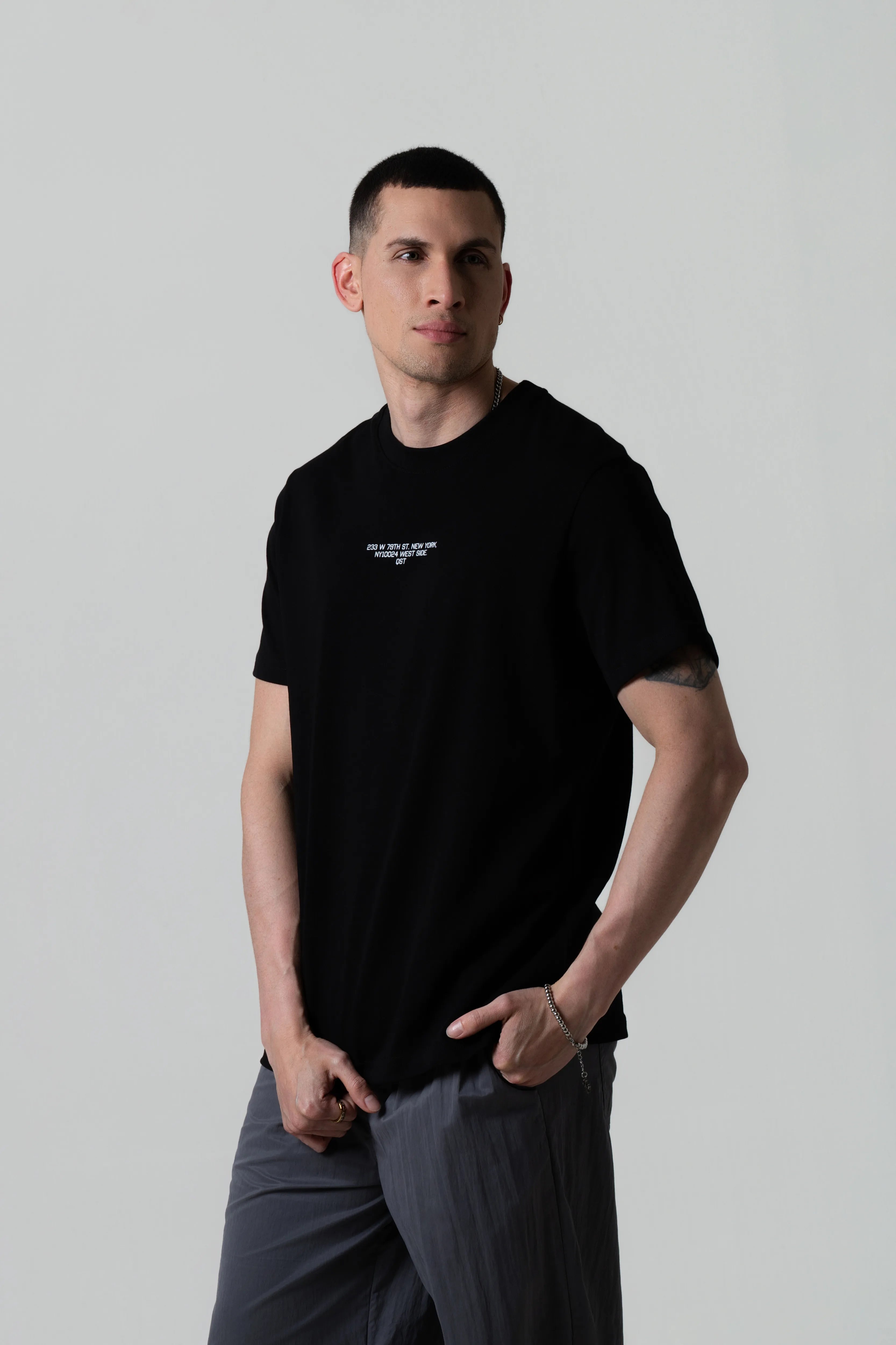 CAMISETA MANGA CORTA COLOR NEGRO