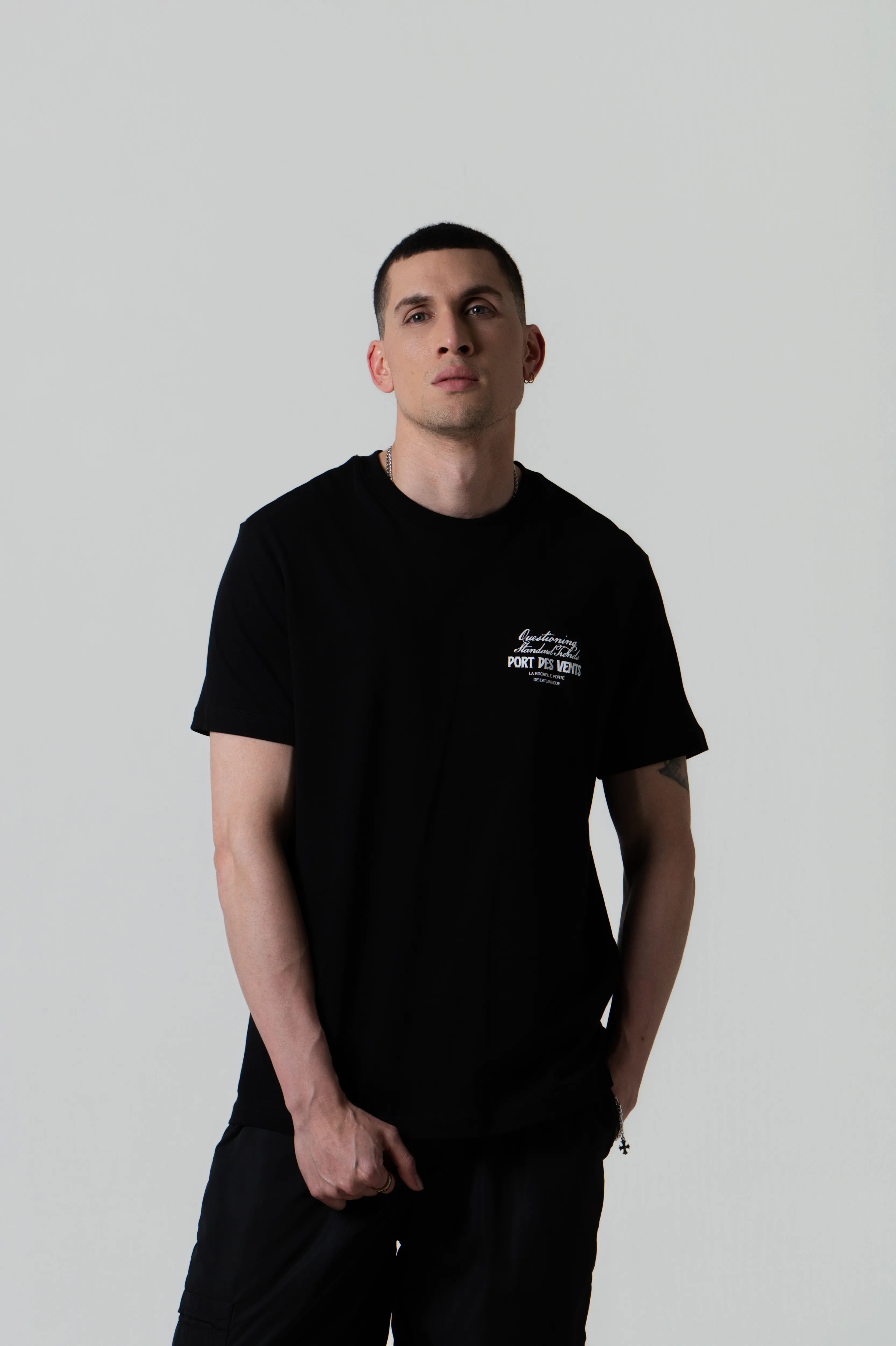 CAMISETA MANGA CORTA COLOR NEGRO