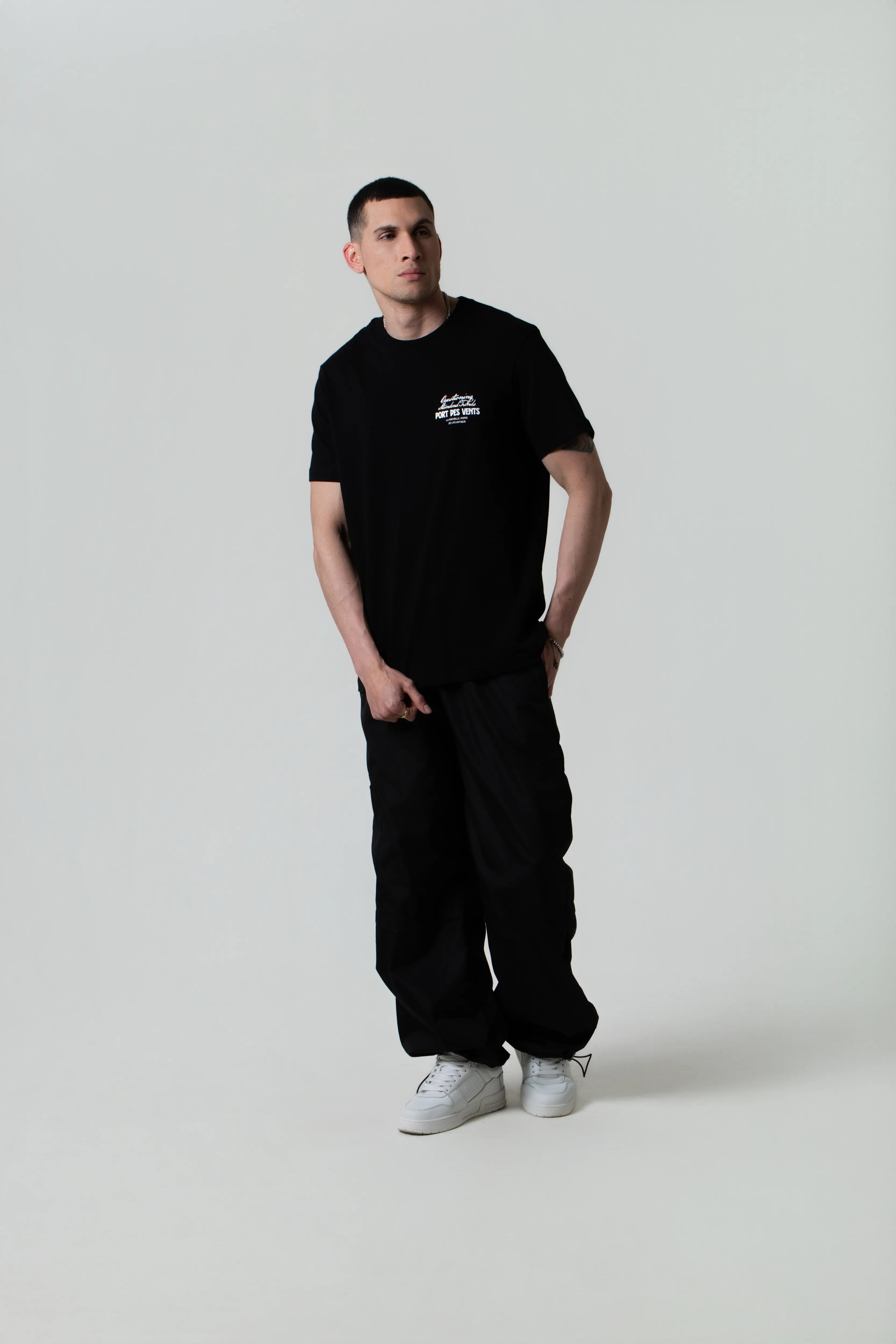 CAMISETA MANGA CORTA COLOR NEGRO