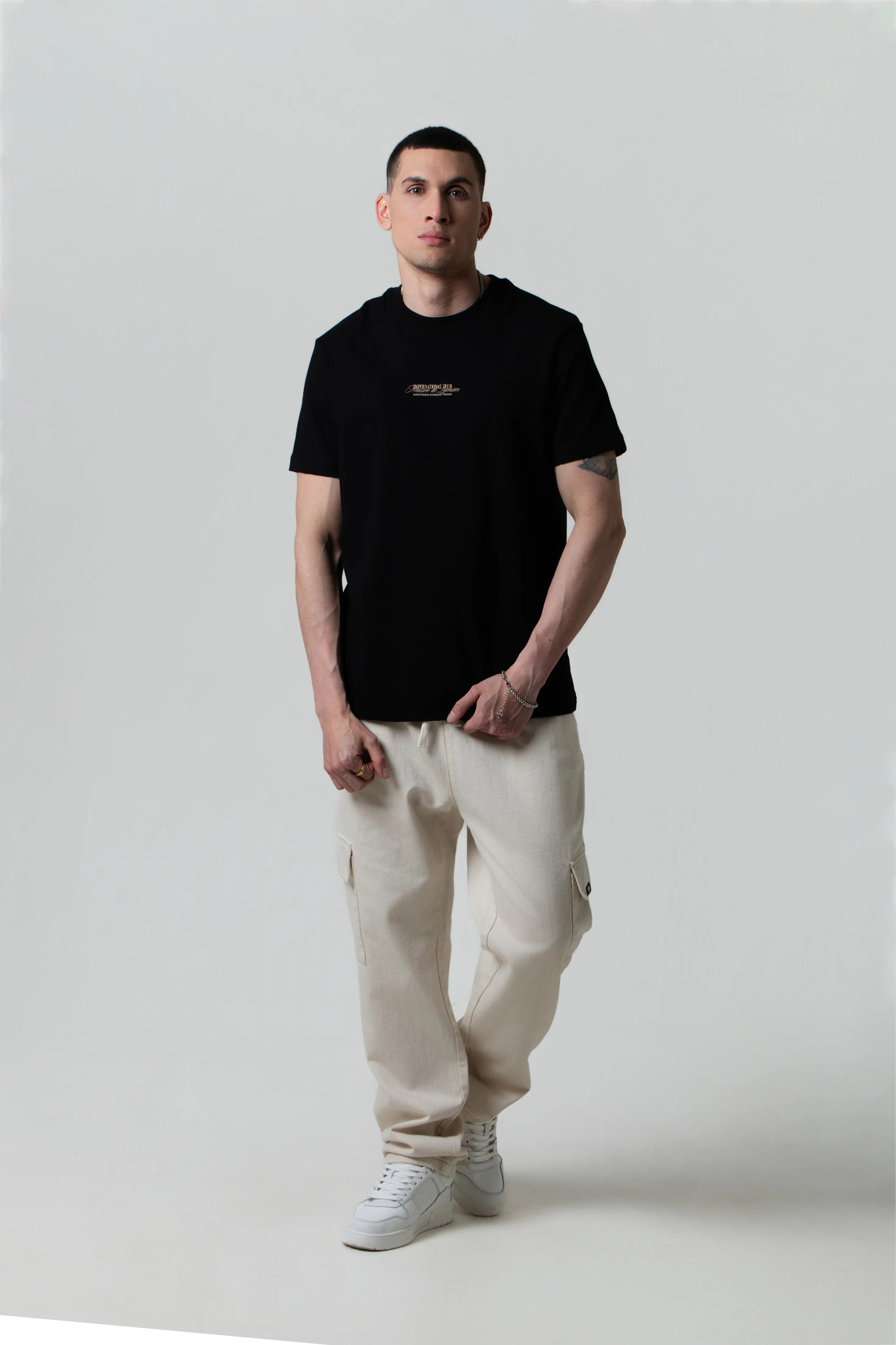 CAMISETA MANGA CORTA COLOR NEGRO