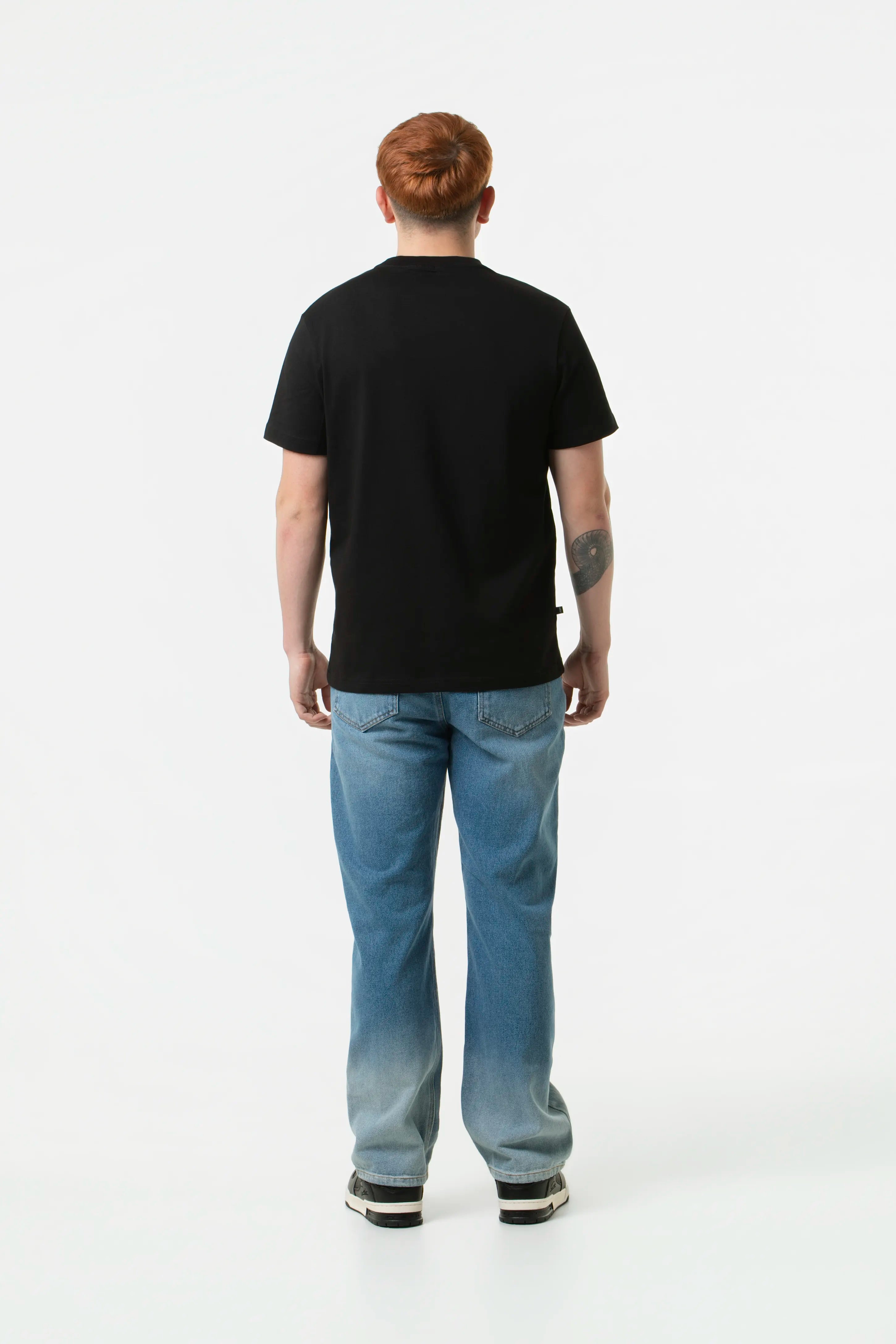 CAMISETA MANGA CORTA COLOR NEGRO