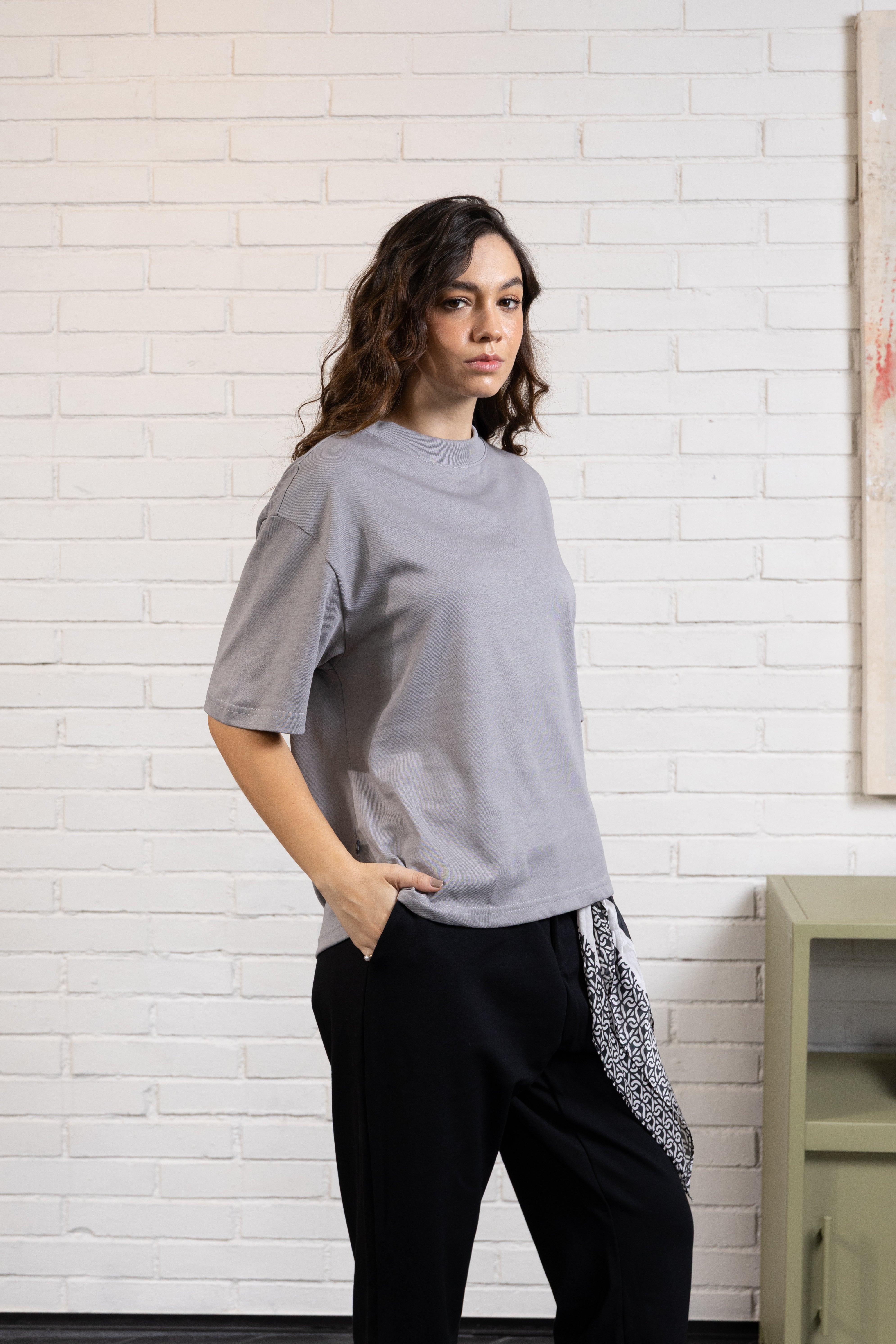 CAMISETA MANGA CORTA COLOR GRIS AVE