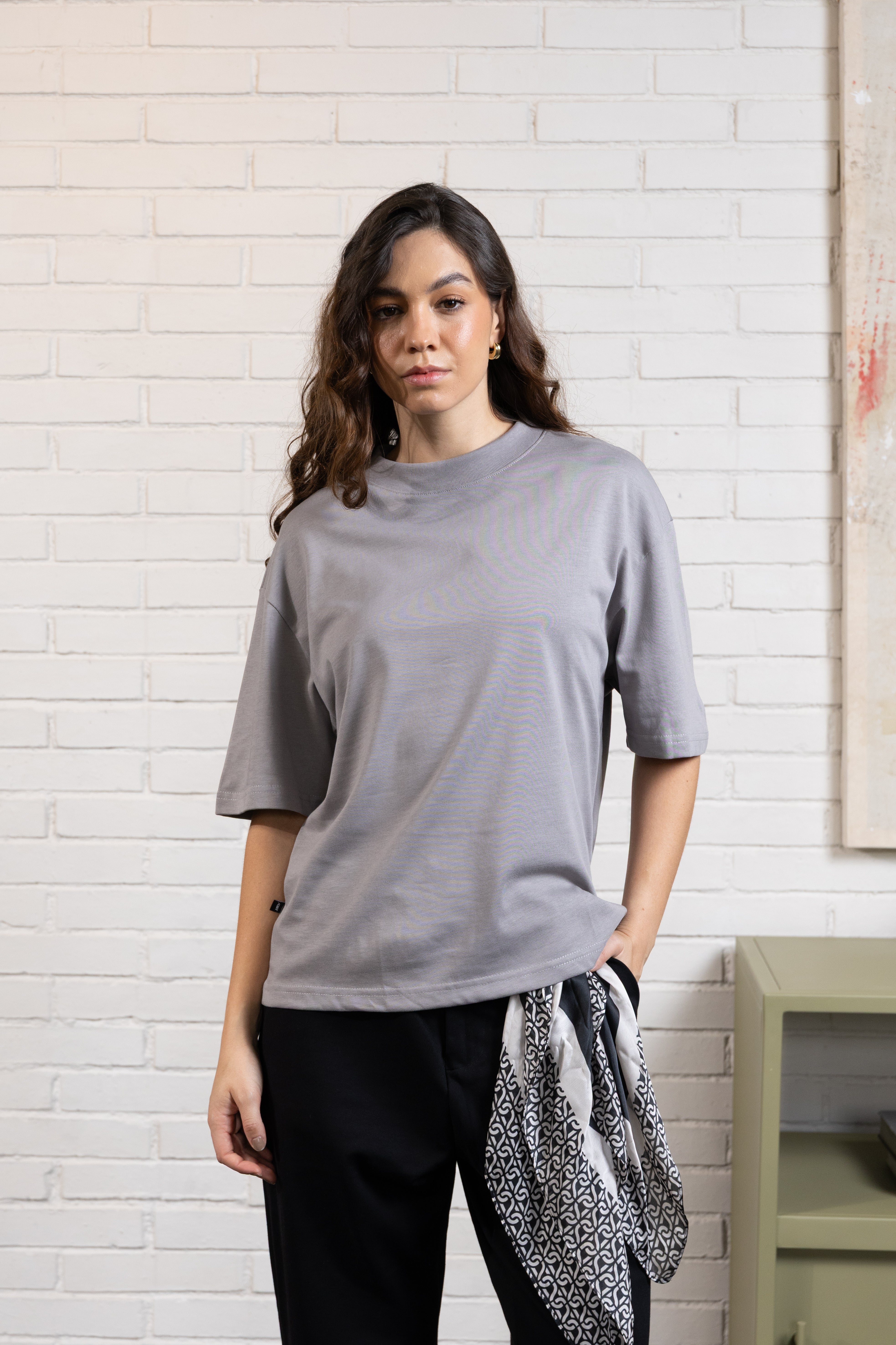 CAMISETA MANGA CORTA COLOR GRIS AVE