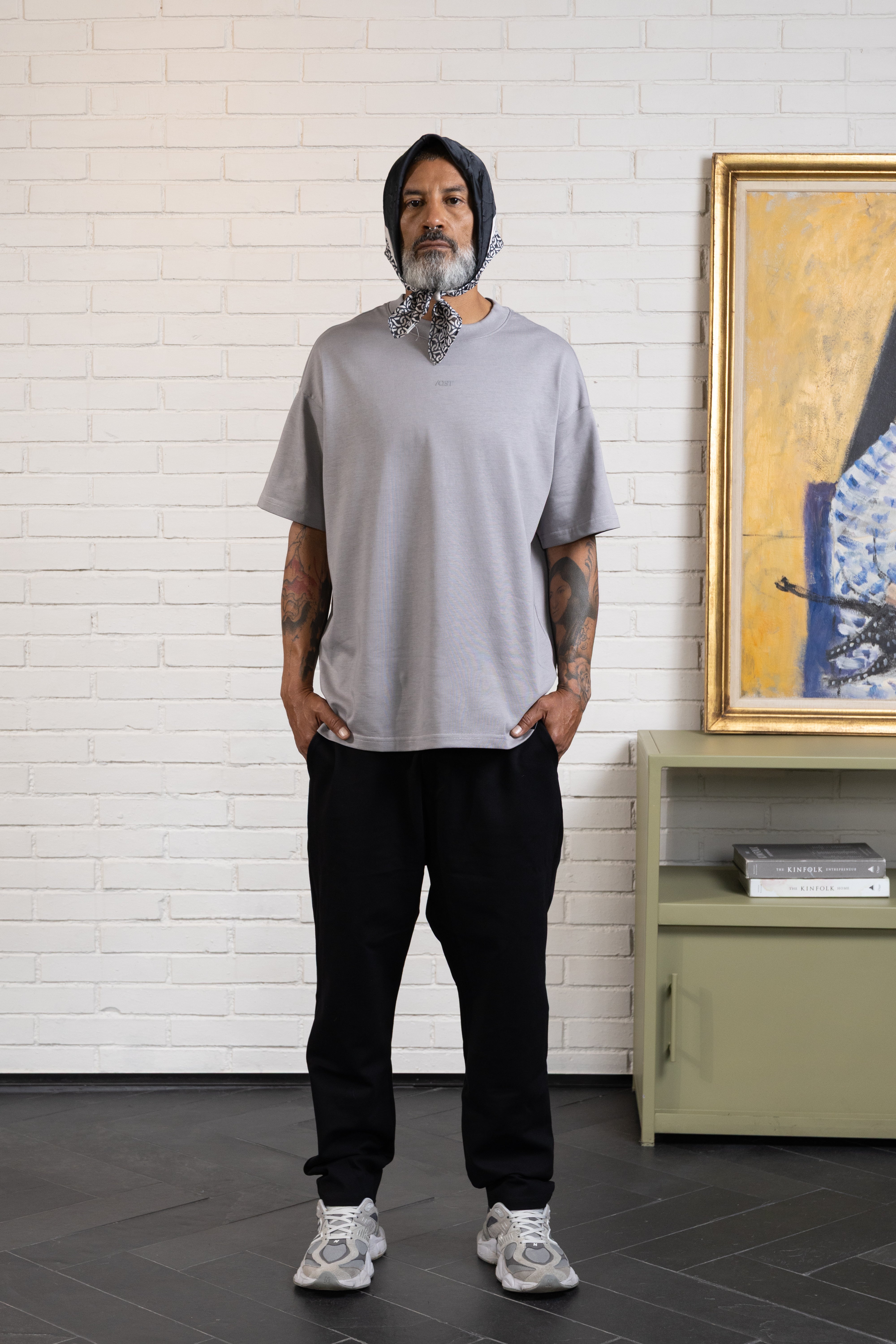 CAMISETA MANGA CORTA COLOR GRIS AVE