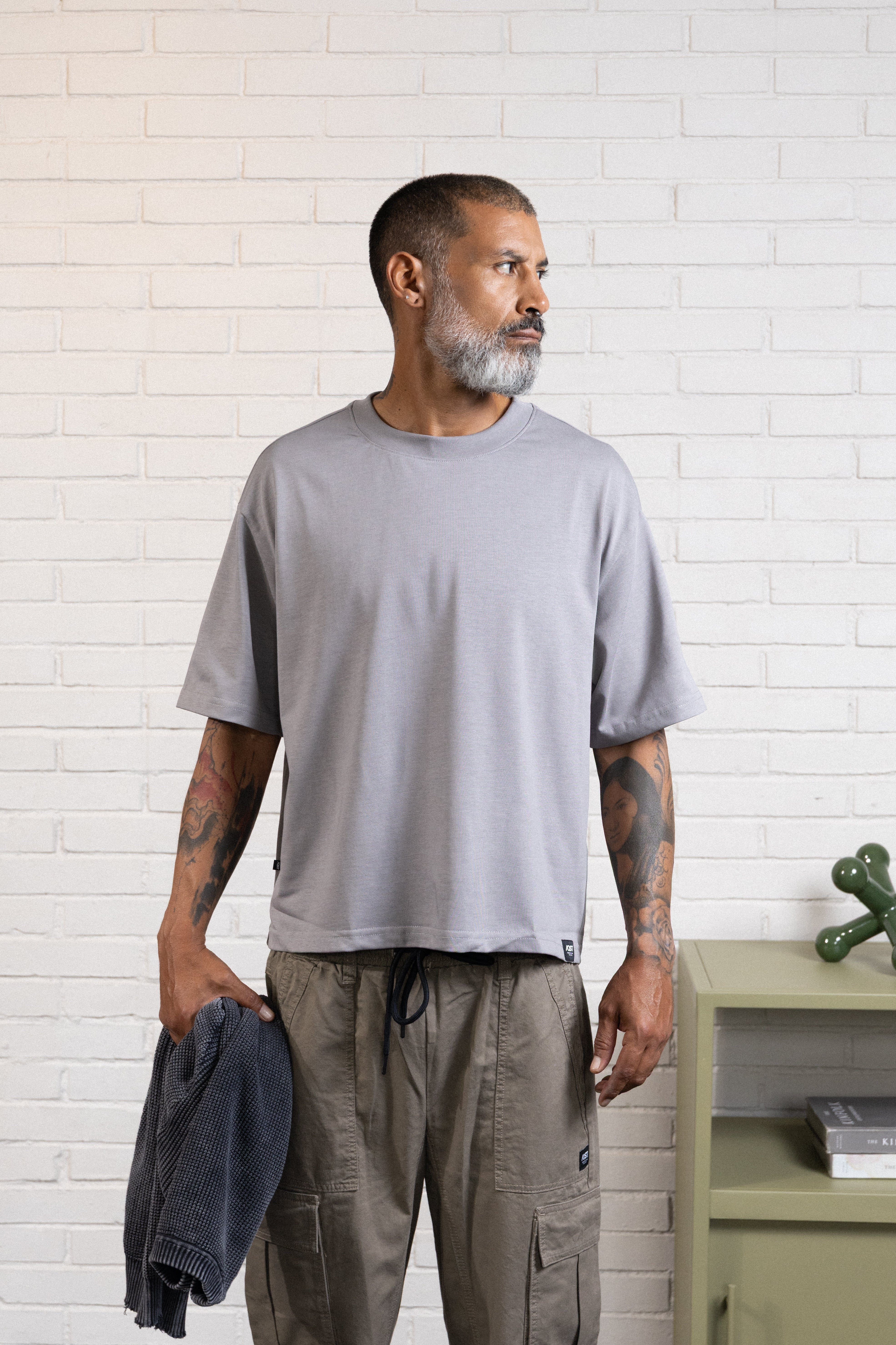 CAMISETA MANGA CORTA COLOR GRIS AVE