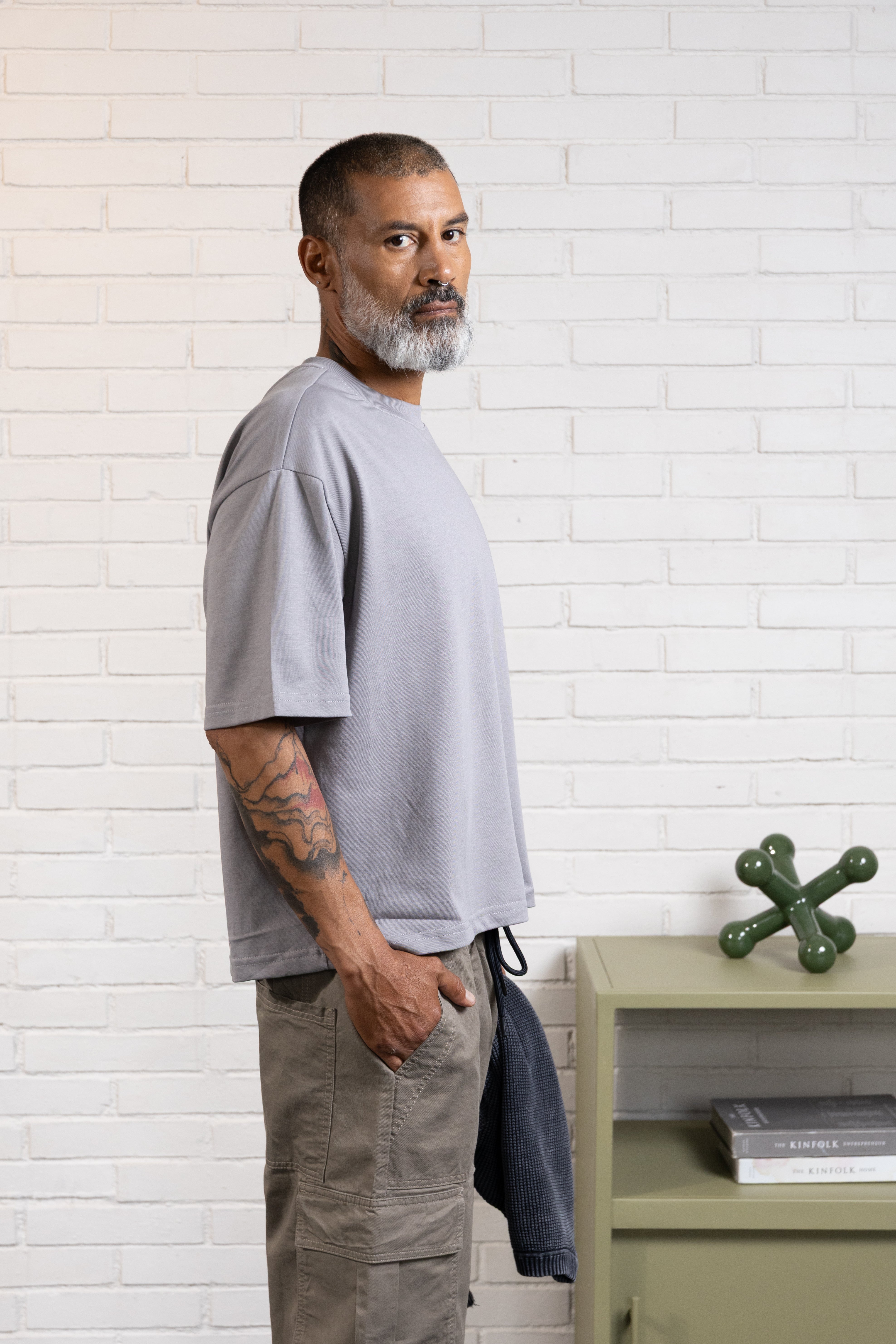 CAMISETA MANGA CORTA COLOR GRIS AVE