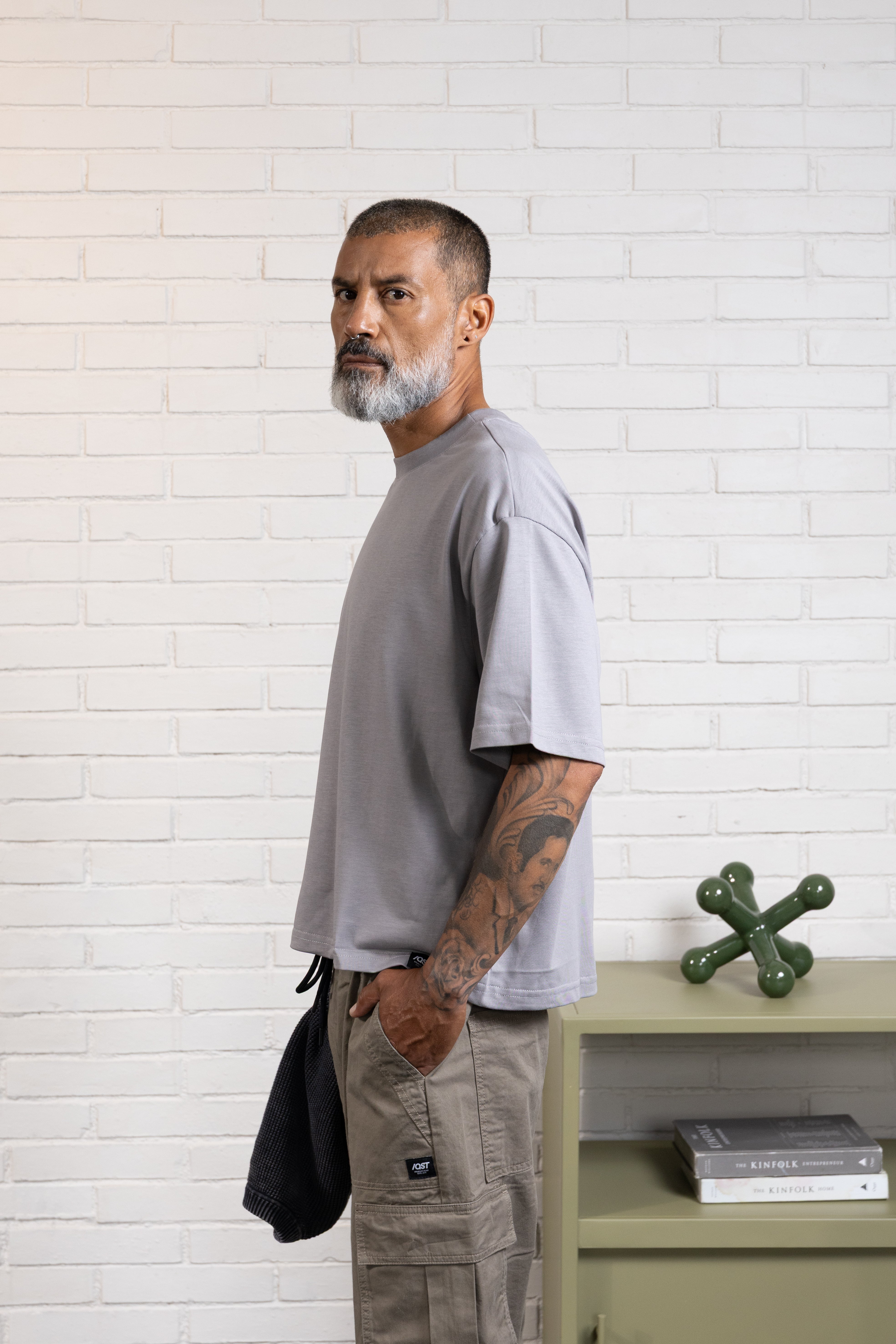 CAMISETA MANGA CORTA COLOR GRIS AVE