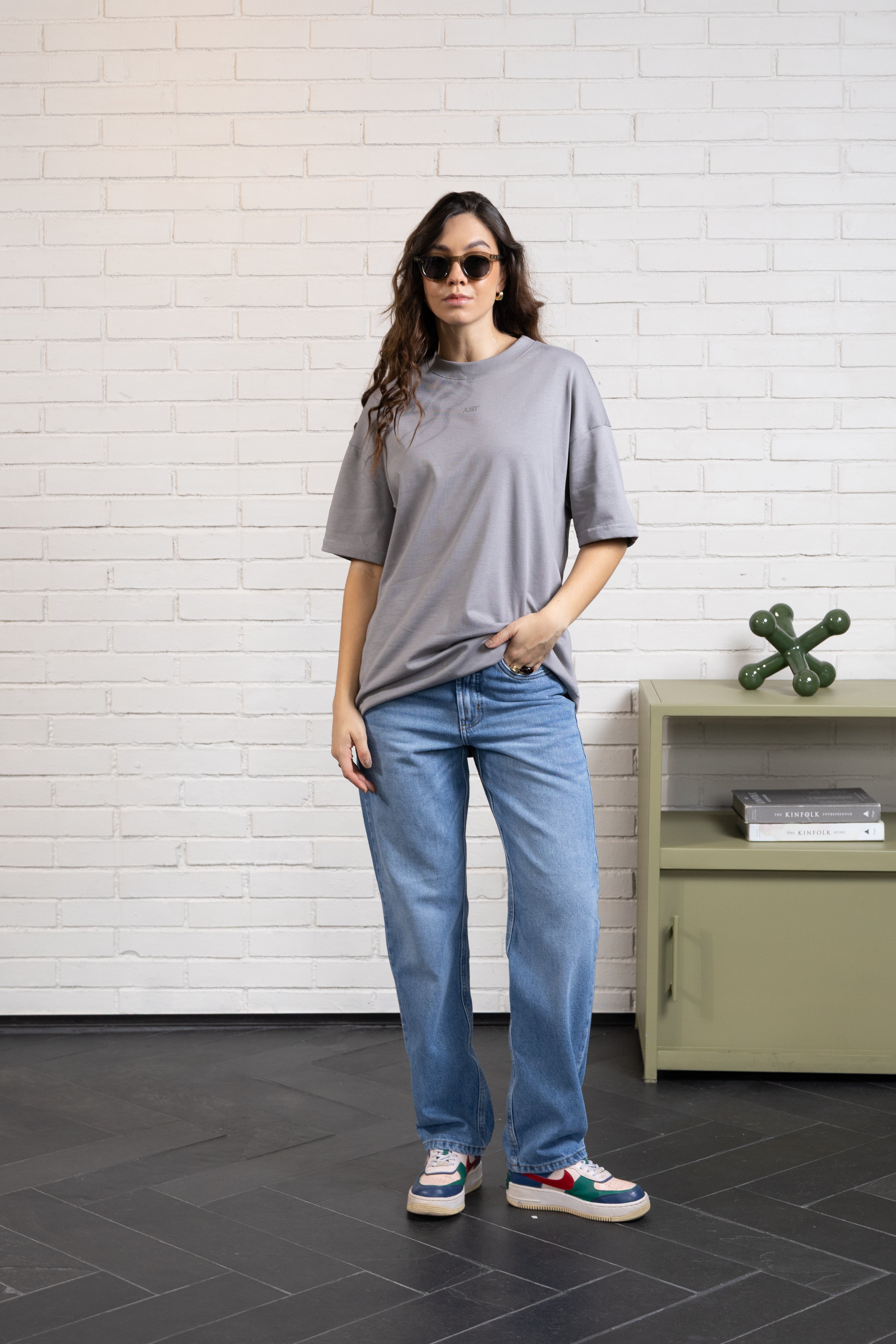 CAMISETA MANGA CORTA COLOR GRIS AVE