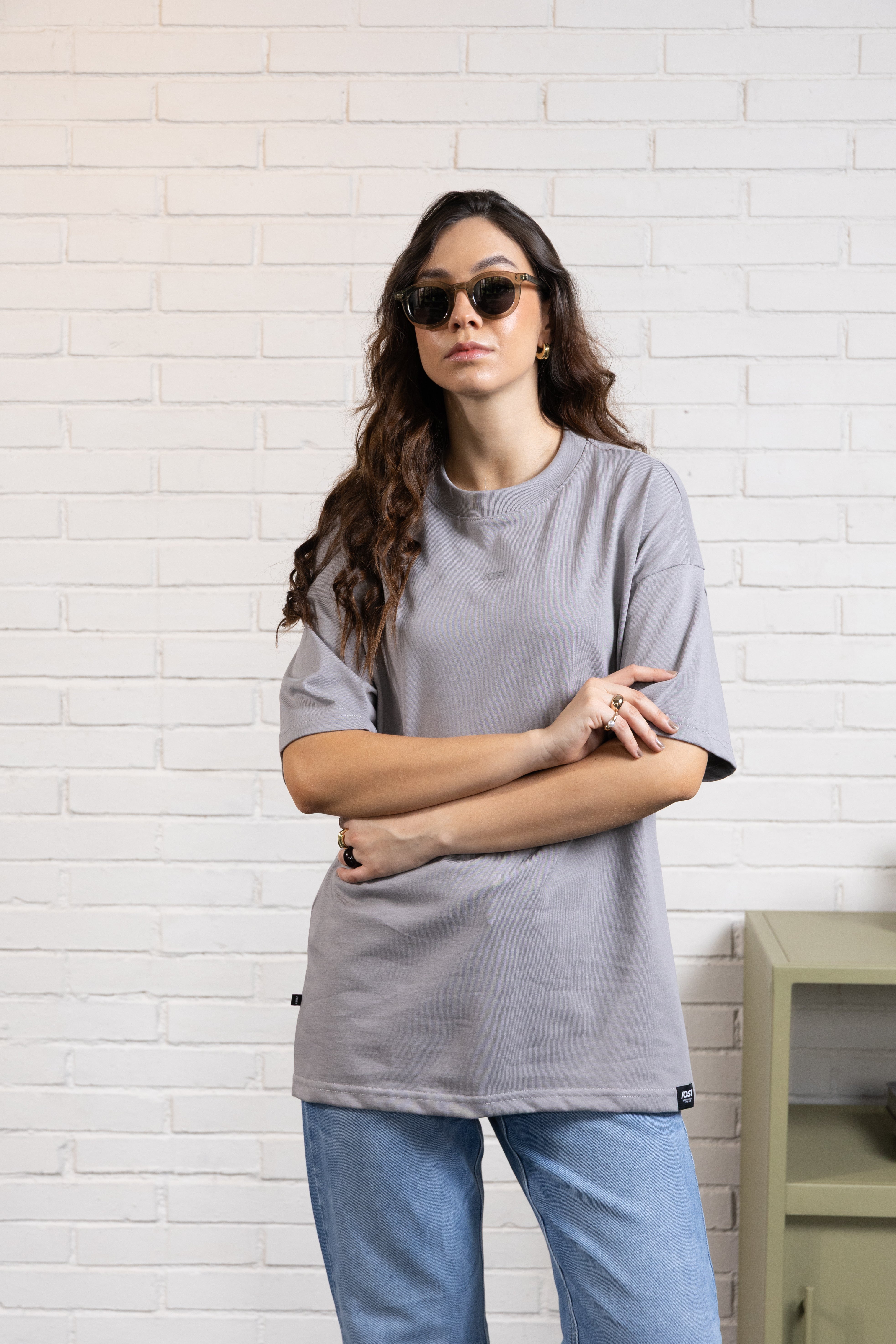 CAMISETA MANGA CORTA COLOR GRIS AVE