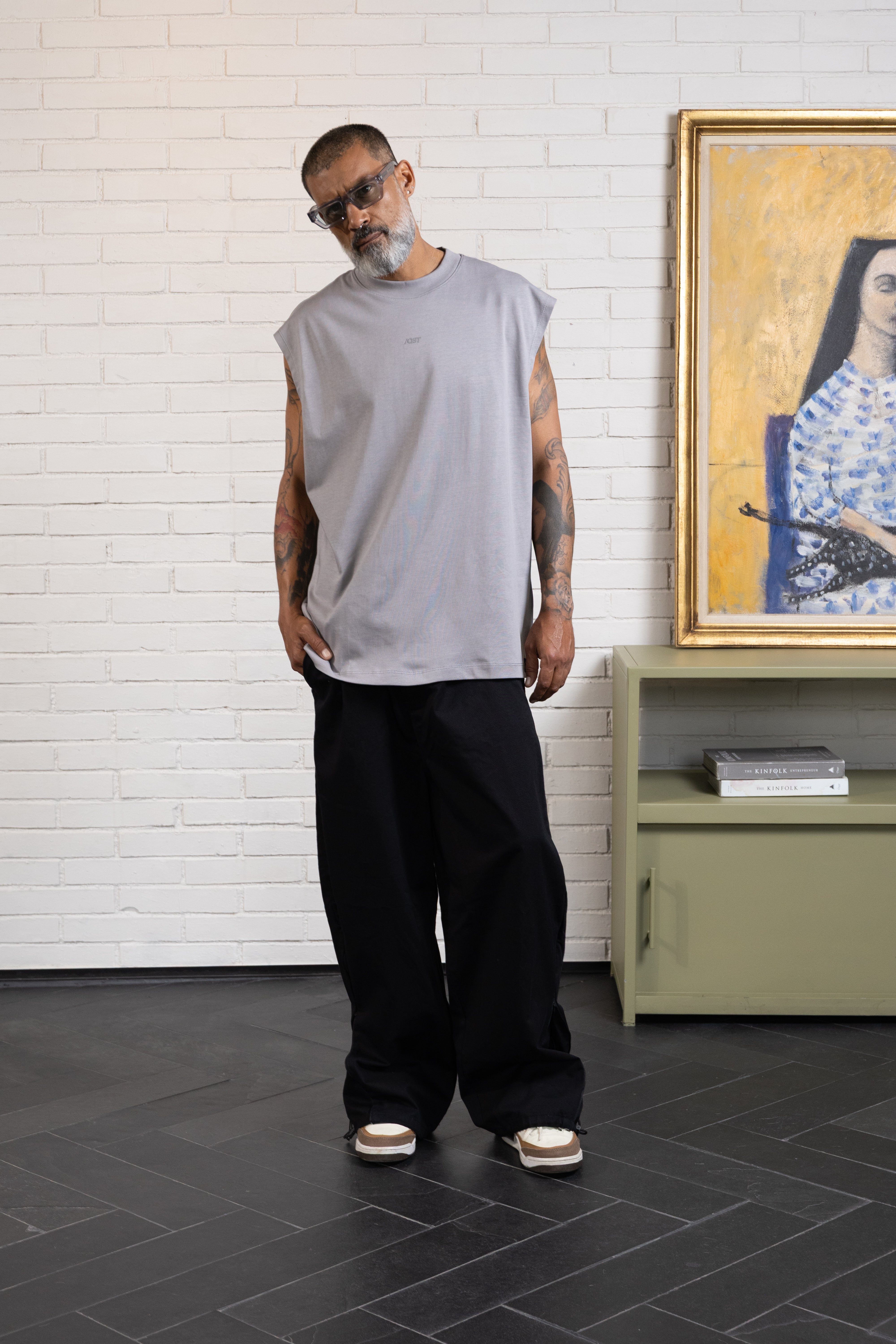 CAMISETA MANGA CORTA COLOR GRIS AVE