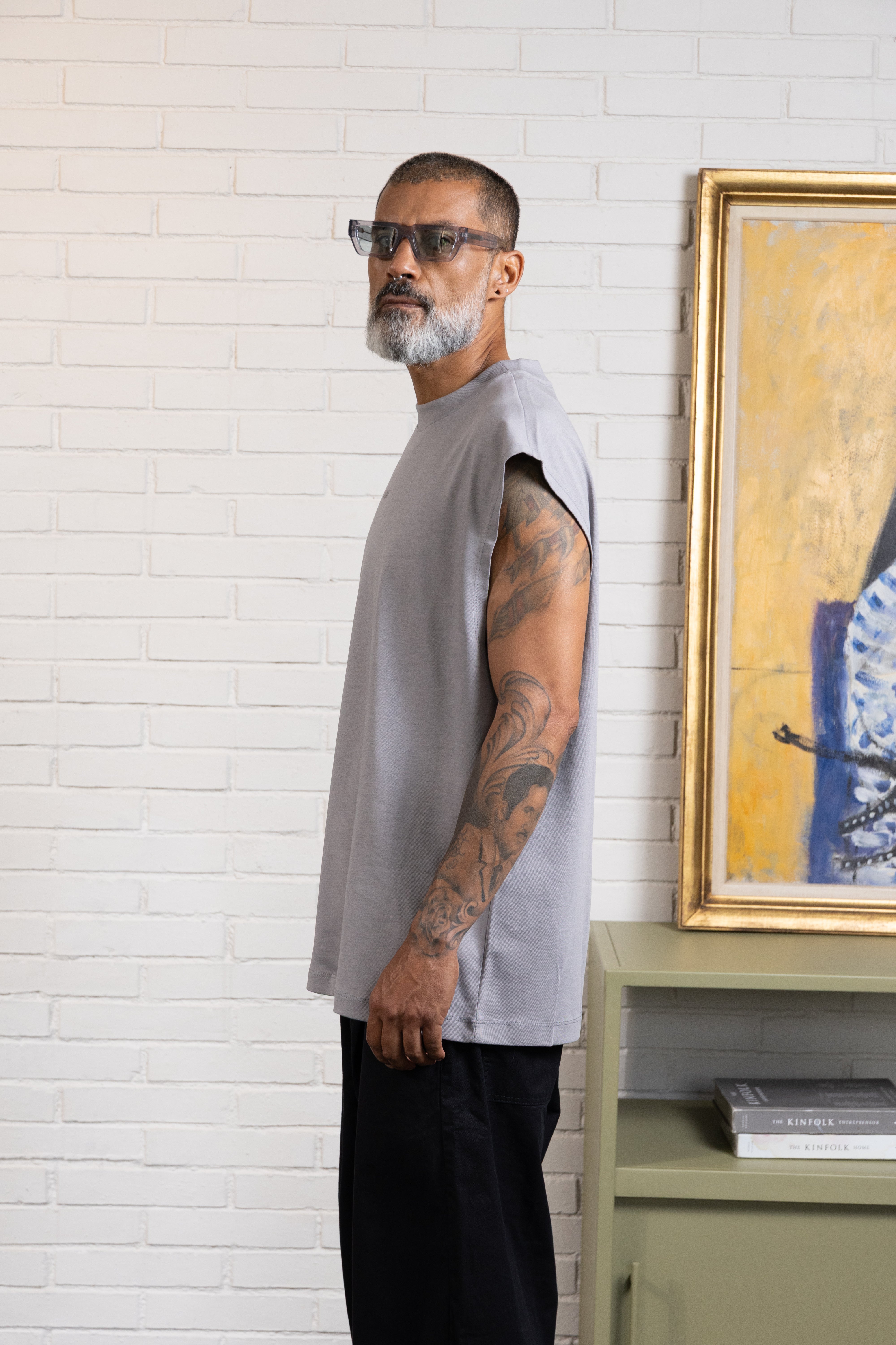 CAMISETA MANGA CORTA COLOR GRIS AVE