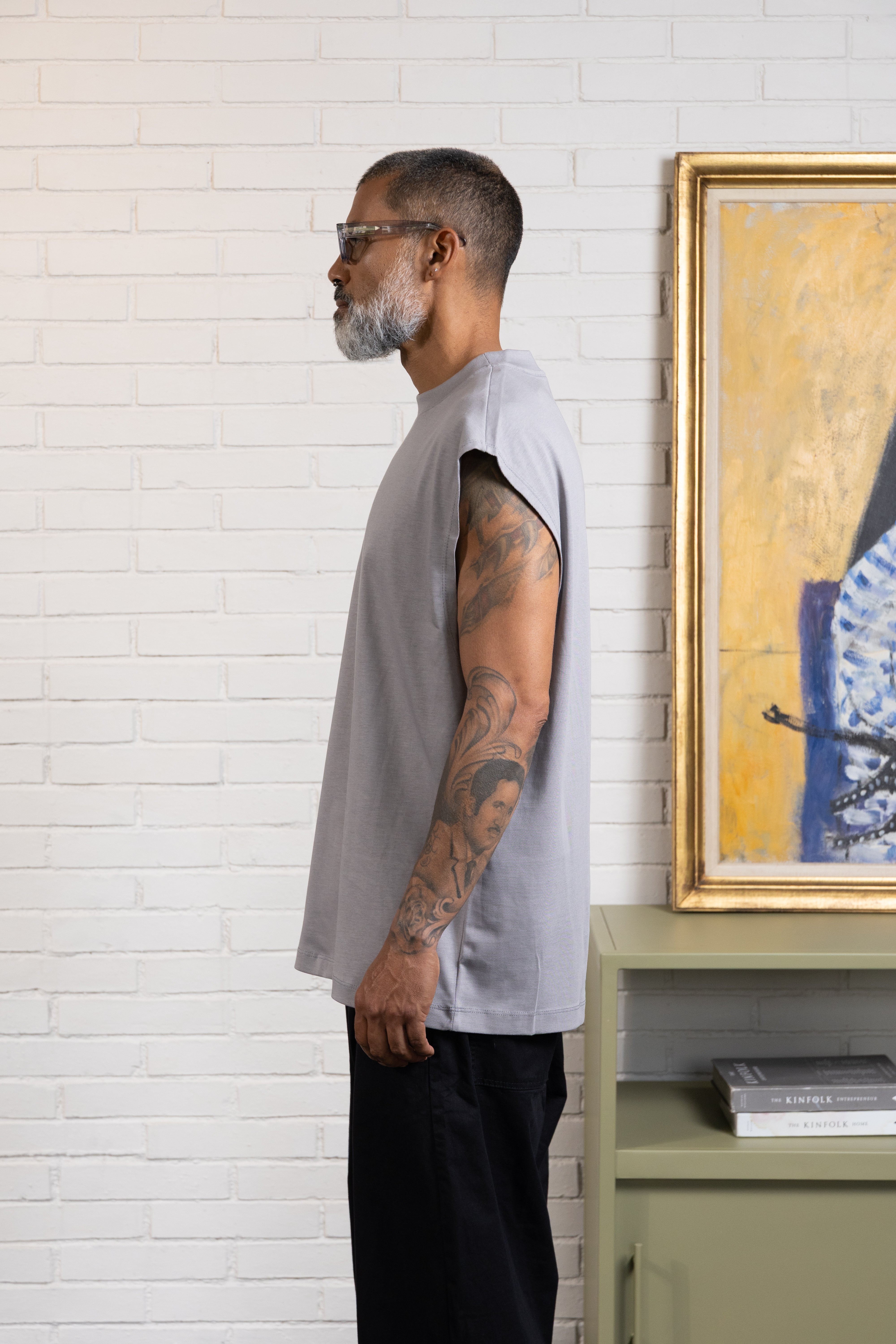 CAMISETA MANGA CORTA COLOR GRIS AVE