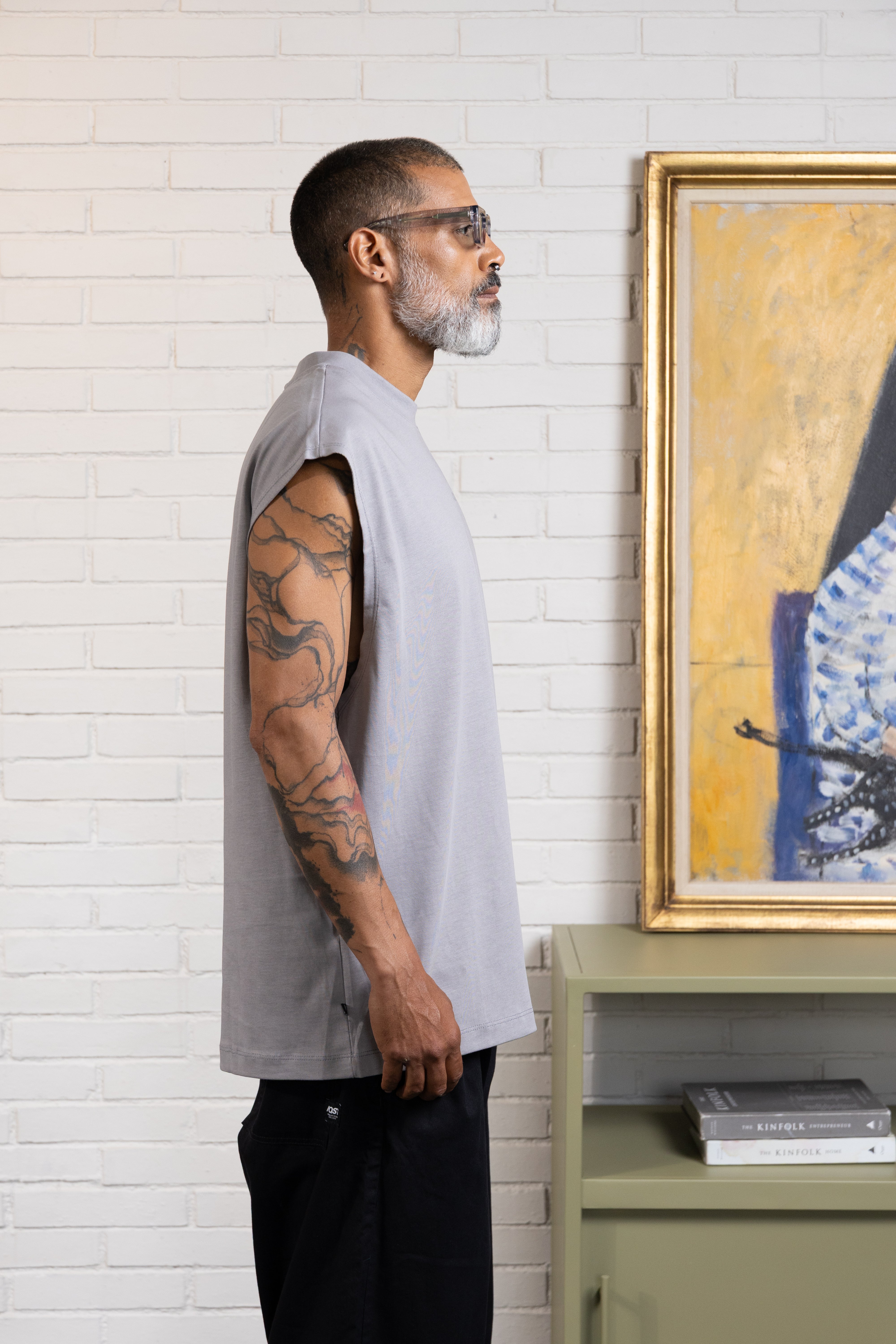 CAMISETA MANGA CORTA COLOR GRIS AVE