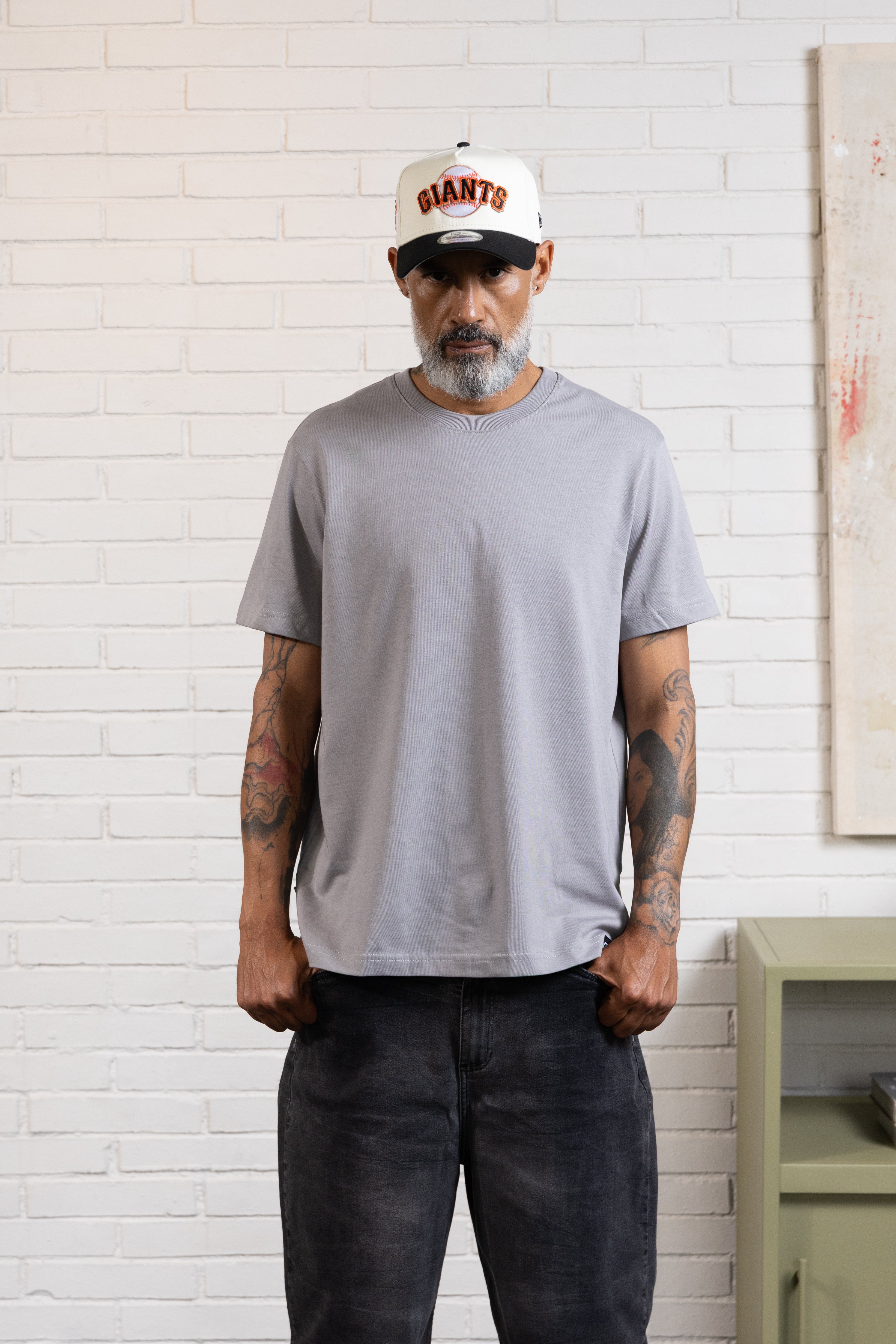 CAMISETA MANGA CORTA COLOR GRIS AVE