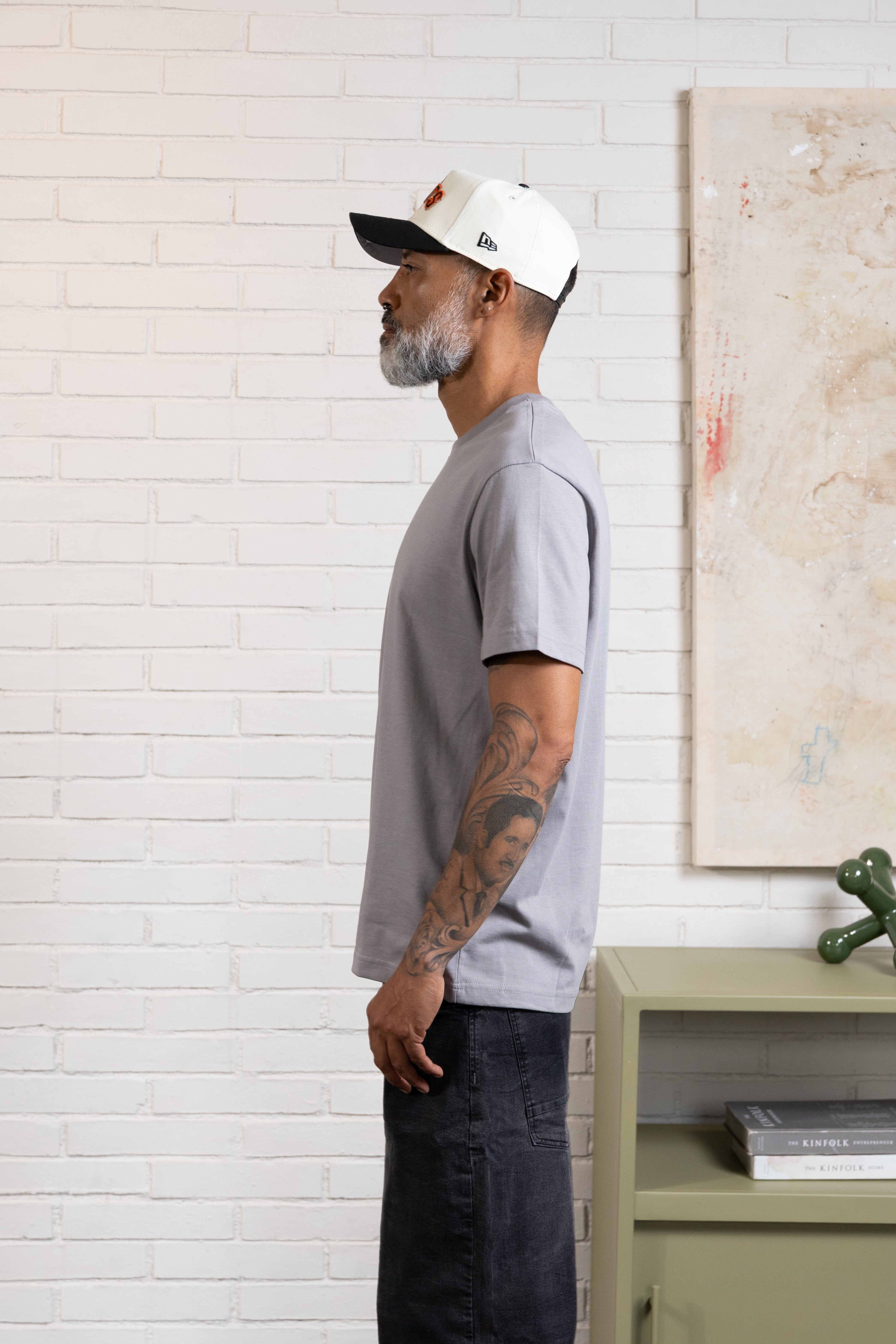 CAMISETA MANGA CORTA COLOR GRIS AVE