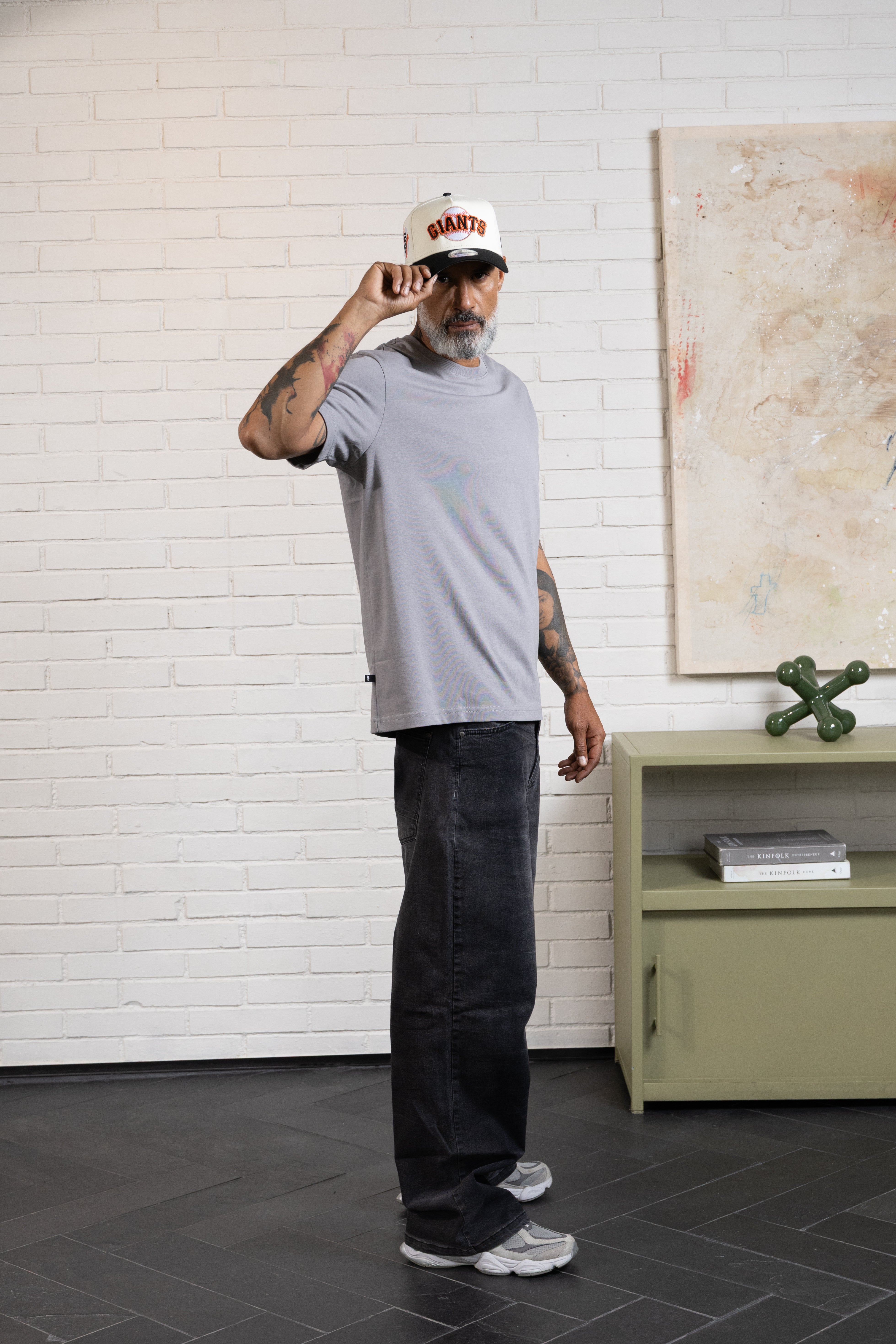 CAMISETA MANGA CORTA COLOR GRIS AVE