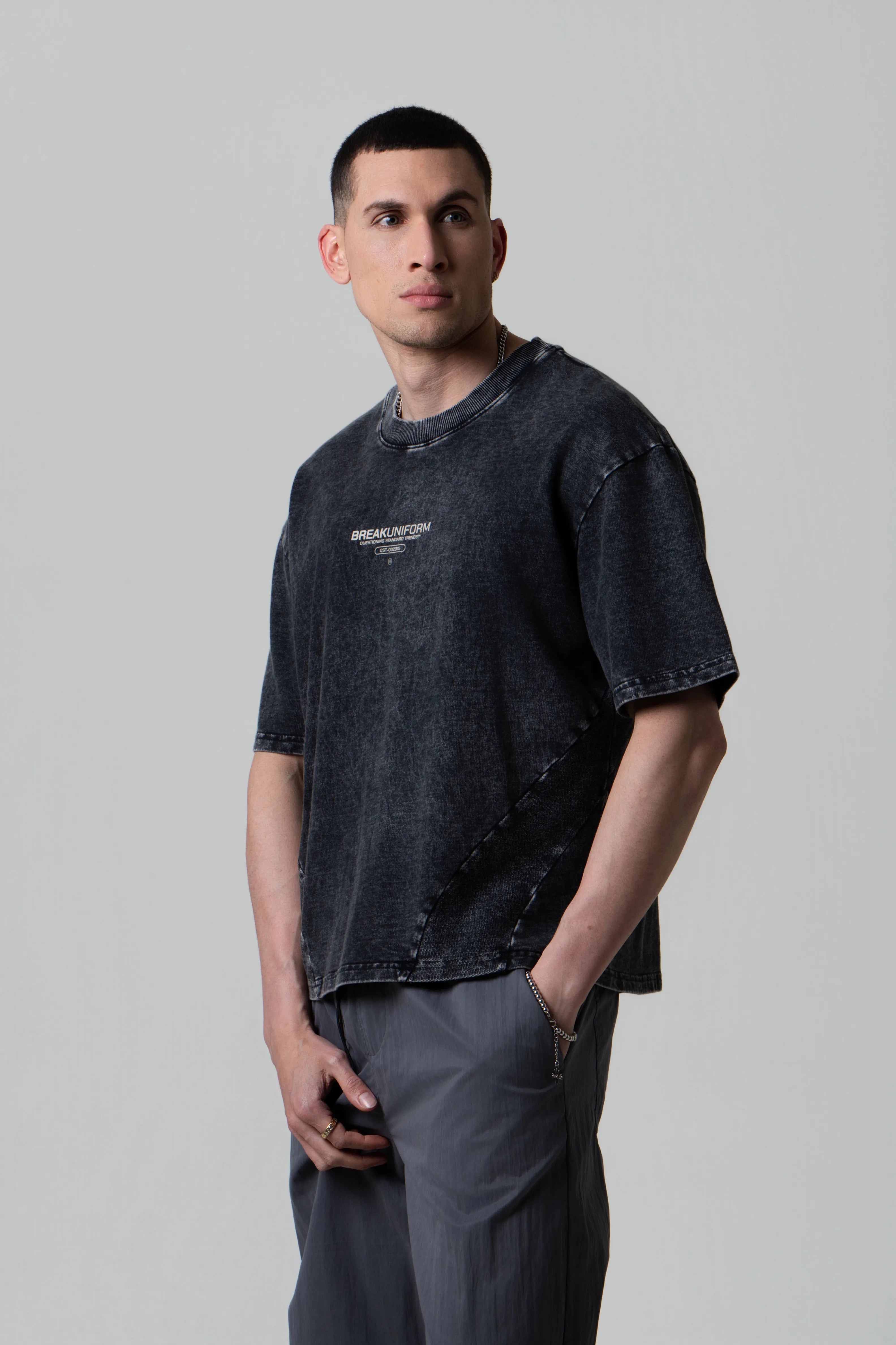 CAMISETA PREMIUM MANGA CORTA COLOR GRIS OSCURO