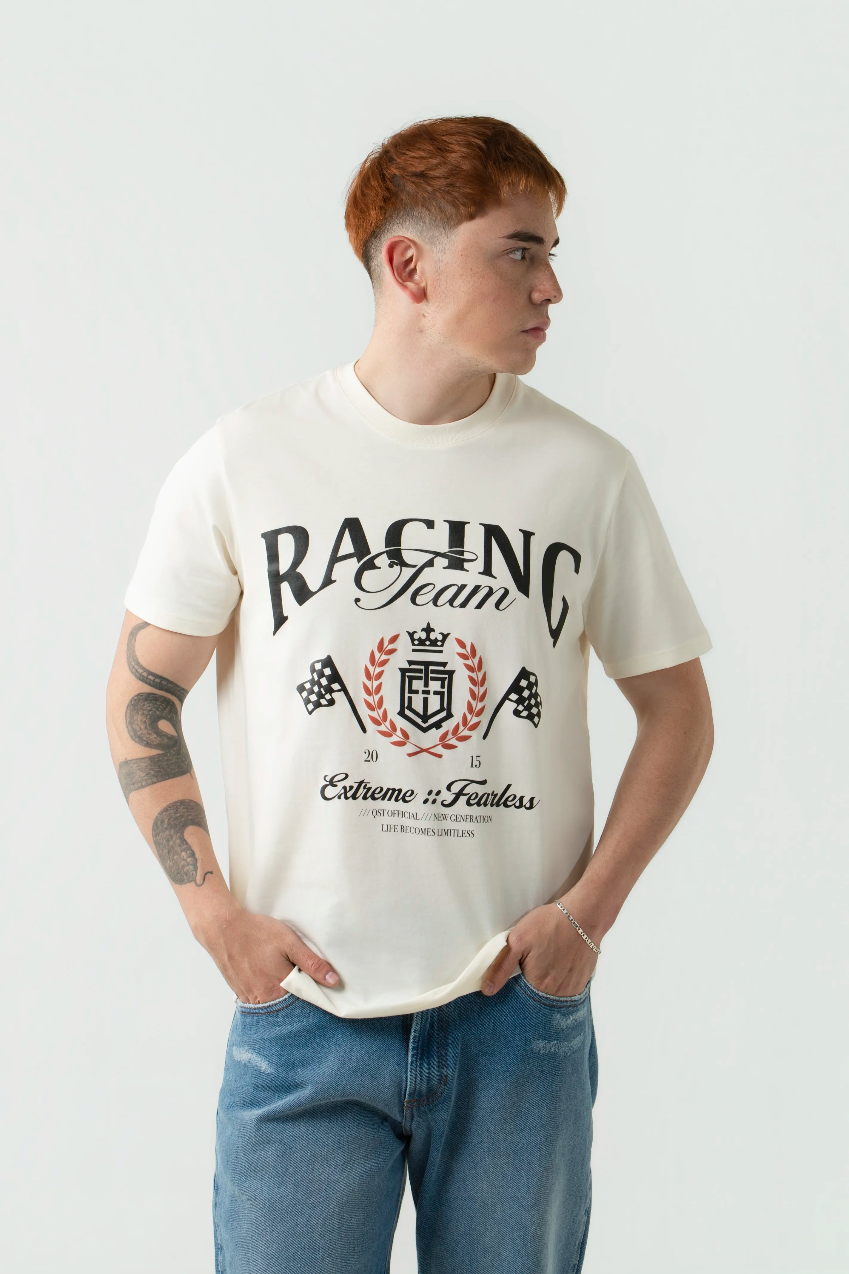 CAMISETA ESPECIAL ESTAMPADO LOCALIZADO COLOR IVORY