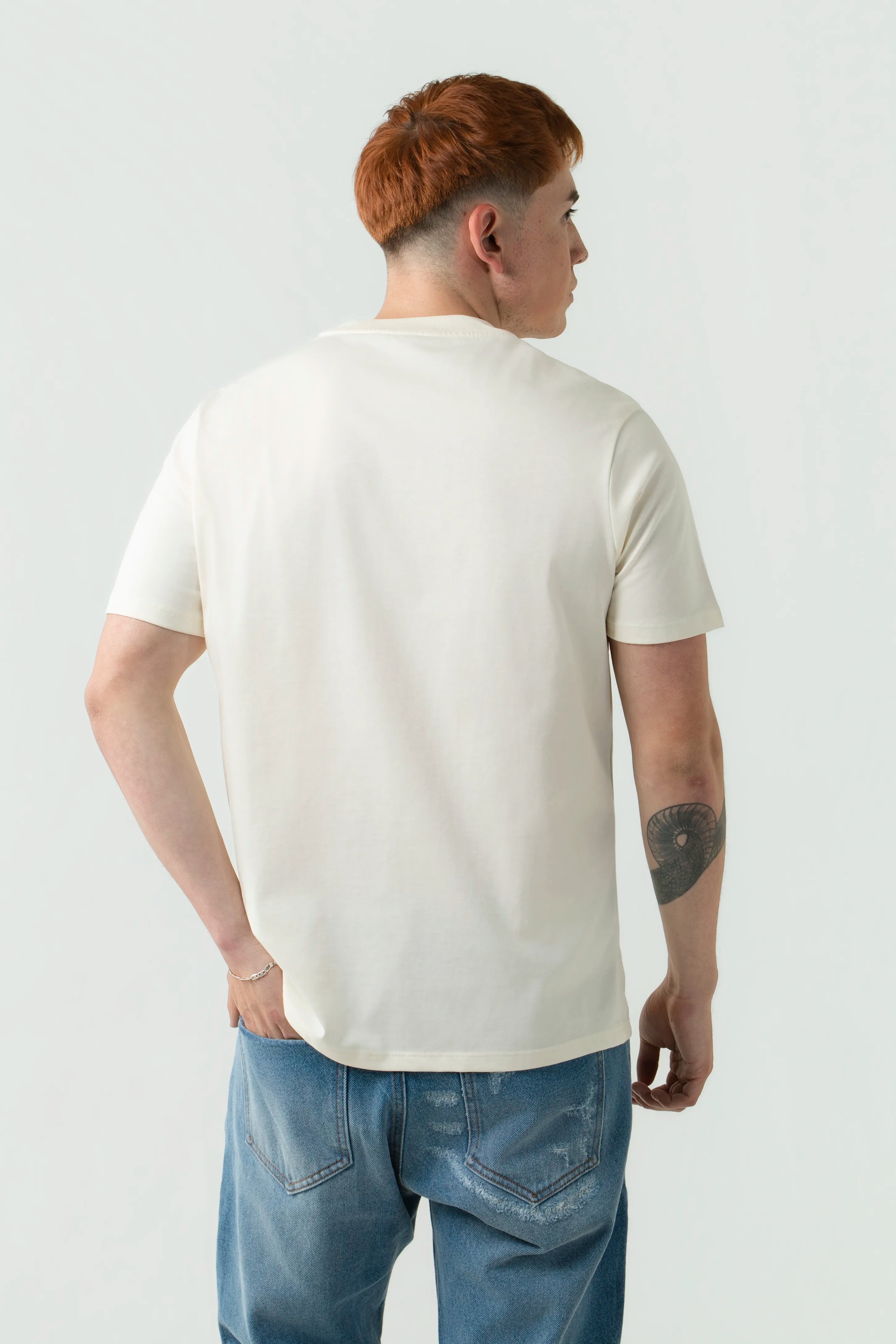 CAMISETA ESPECIAL ESTAMPADO LOCALIZADO COLOR IVORY