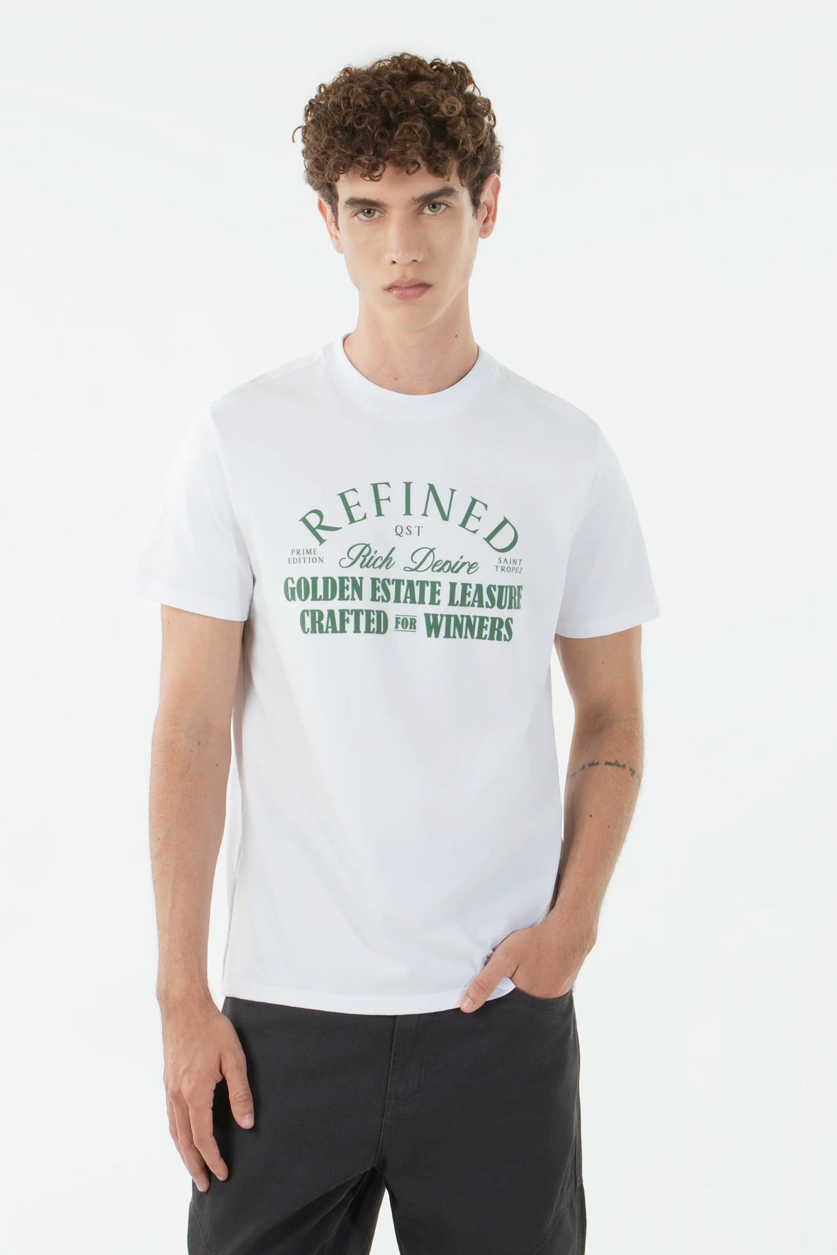 CAMISETA ESPECIAL ESTAMPADO LOCALIZADO COLOR BLANCO